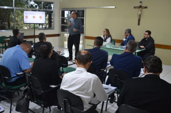 Regional Leste 1 da CNBB realiza encontro com assessores jurídicos e ecônomos das dioceses do Estado