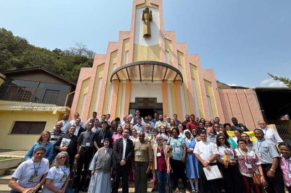 Com presença de Diretora Nacional da POM, Simpósio aprofunda Espiritualidade Missionária no Regional Leste 1