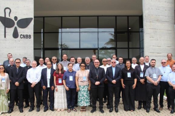 Dom Catelan e Padre Jovane participam de Encontro dos Bispos Secretários e Secretários-Executivos da CNBB em Brasília (DF)