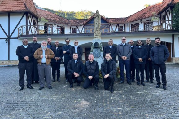 Formadores do Regional Leste 1 participam de encontro sobre formação da consciência